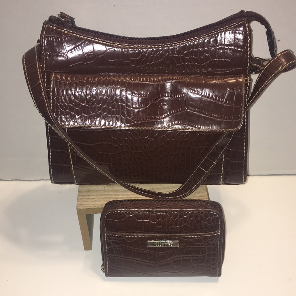 VILLAGER BY LIZ CLAIBORNE POKETBOOK WITH REMOVABLE WALLET FAUX CROC DESIGN
